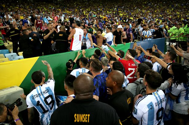 RIO DE JANEIRO, BRAZIL - NOVEMBER 21: Players of Argentina react as police officers clash with fans prior to a FIFA World Cup 2026 Qualifier match between Brazil and Argentina at Maracana Stadium on November 21, 2023 in Rio de Janeiro, Brazil. The match was delayed due to incidents in the stands. (Photo by MB Media/Getty Images)
